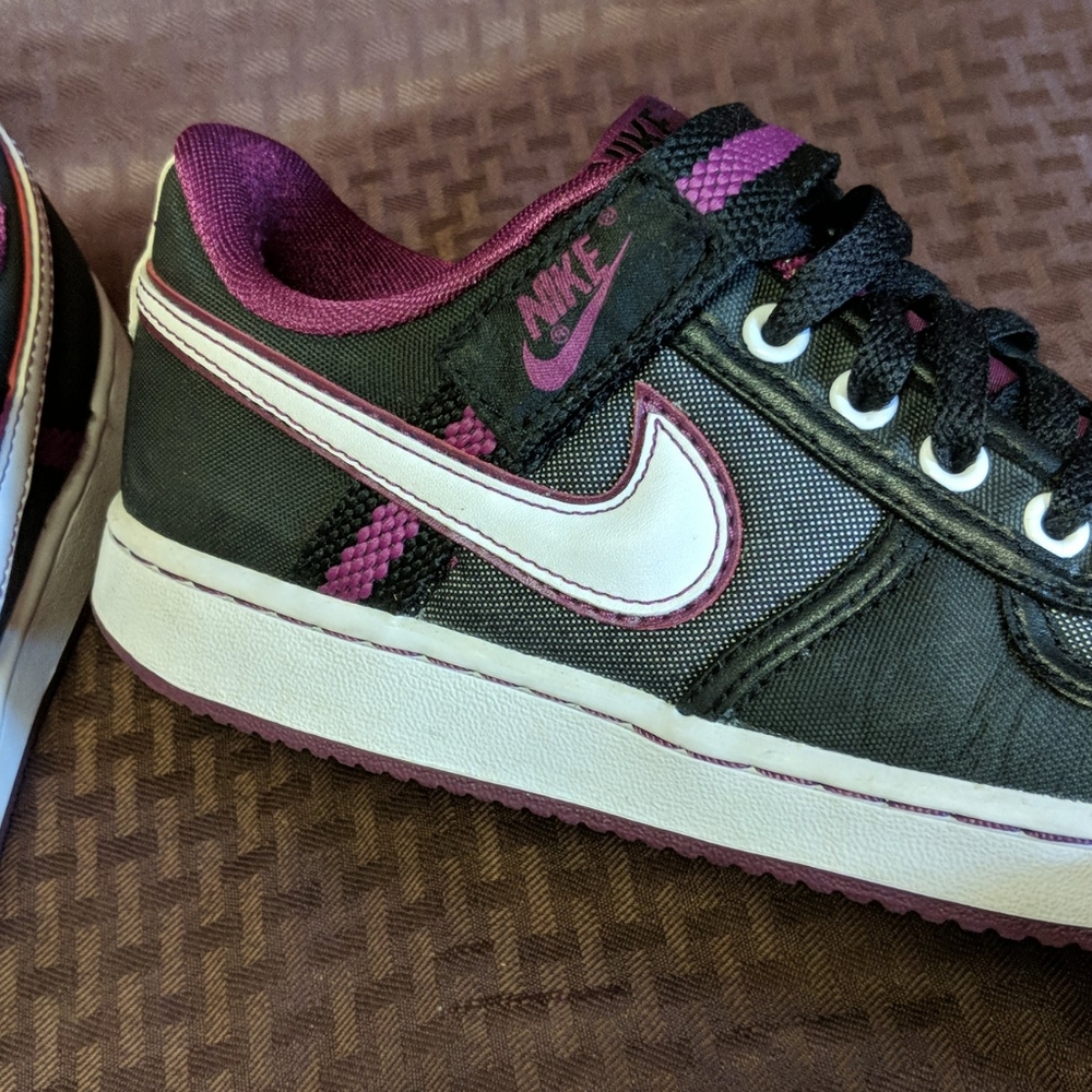 Nike - Picture 10 of 10